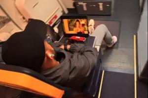 开云电子-沃克在飞机上被发现全程观看出轨综艺，还和格拉利什互发消息