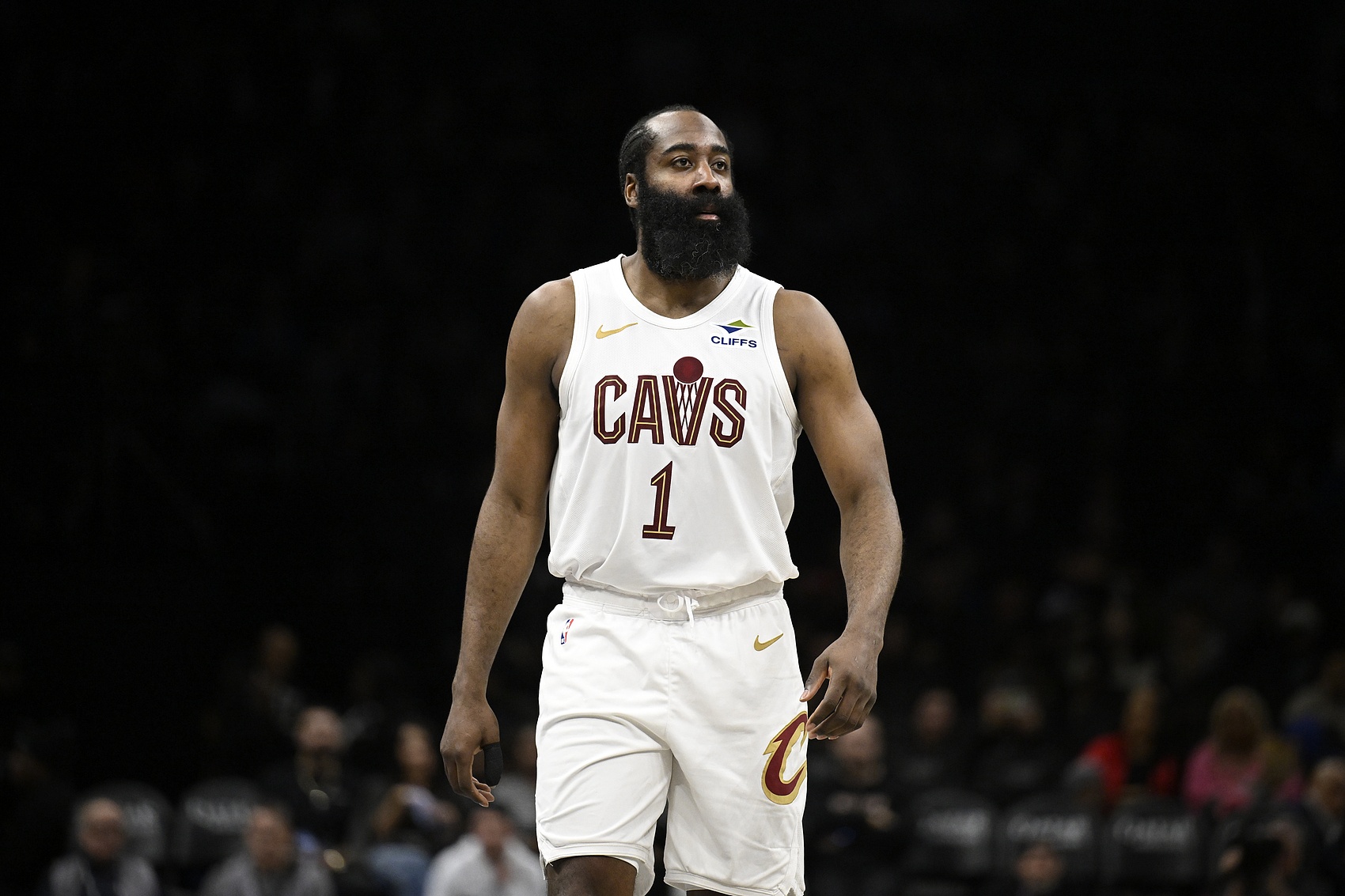 开云登录入口地址-队记：哈登拇指肿胀已明显消退瘀伤也有减轻 他会继续戴护具参赛