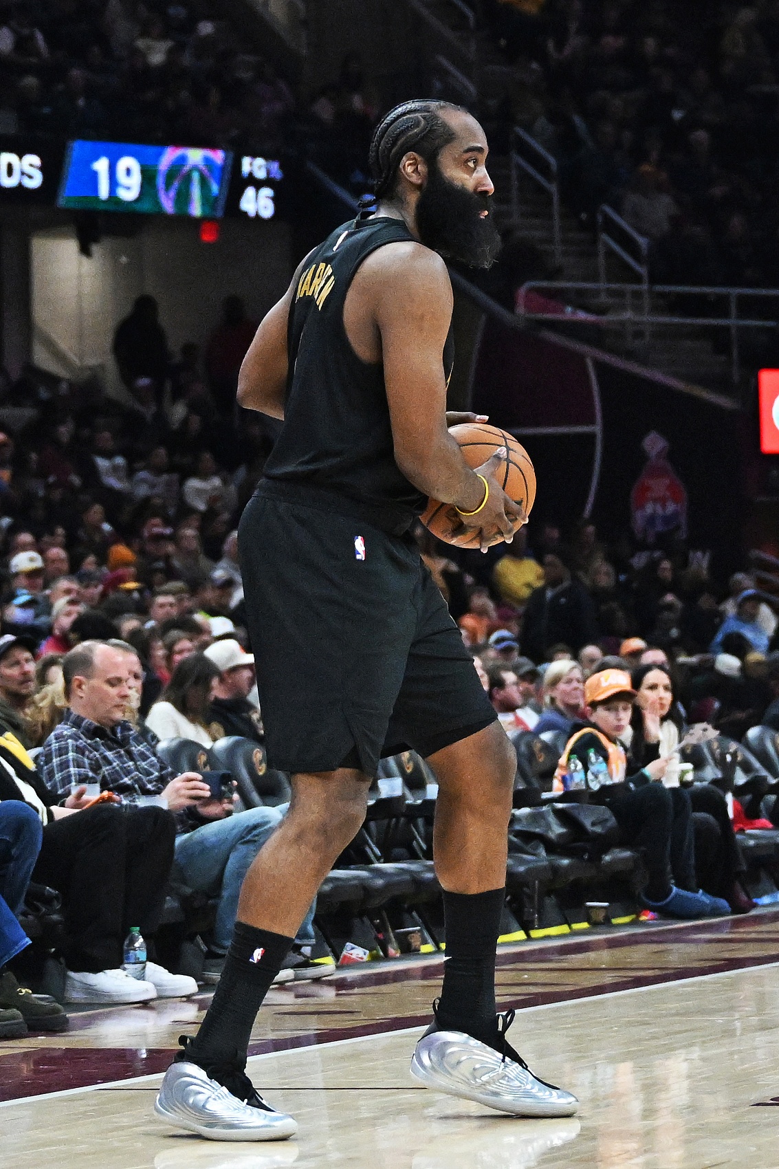 开云官方网站-哈登：年轻时总觉得来日方长 现在我确实意识到打球的年头不多了